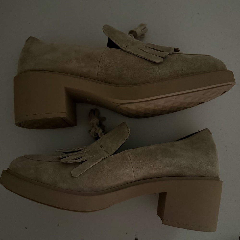AEROSOLES Gibes Tan Suede Tassel Accent Stacked Heel Loafers Women’s Size 10 - Picture 3 of 10